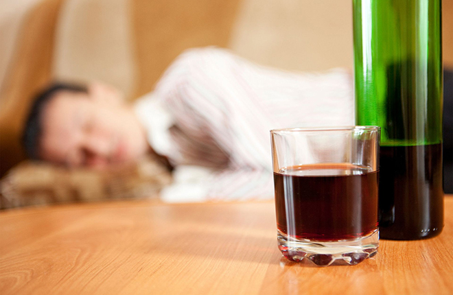 Ngủ sau khi uống rượu có giảm nồng độ cồn không?