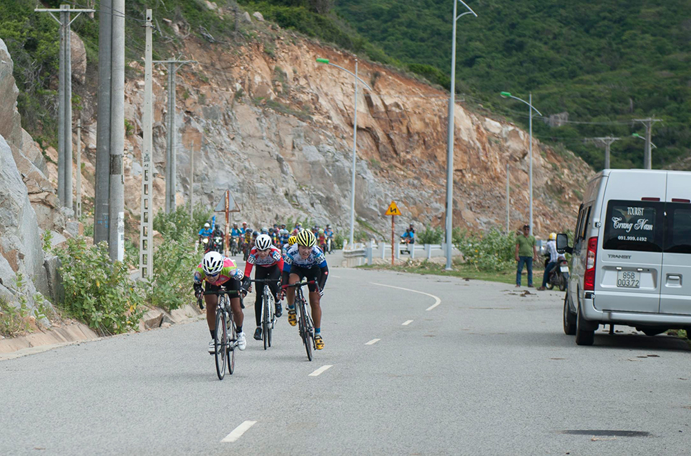 Giải Xe đạp nữ toàn quốc mở rộng tranh Cúp Truyền hình An Giang lần 19 – 2018: Đội Gạo Hạt Ngọc Trời An Giang cũng vươn lên vị trí nhất đồng đội